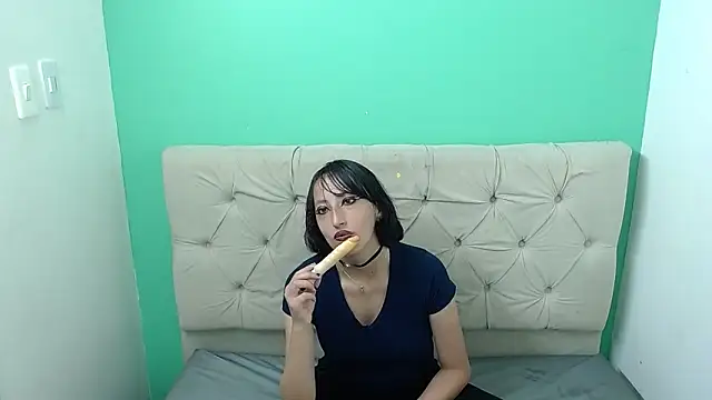 amoremerchmar online show from May 29, 2026, 3:34 am