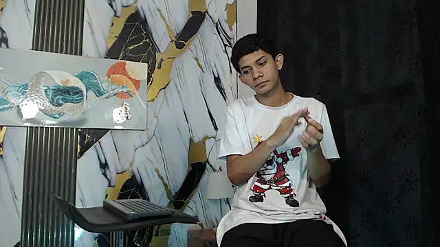 Snapshot of TWINKS_BOYSX chatting on June 9, 2026, 1:23 pm TWINKS BOYSX online show from June 9, 2026, 1:23 pm