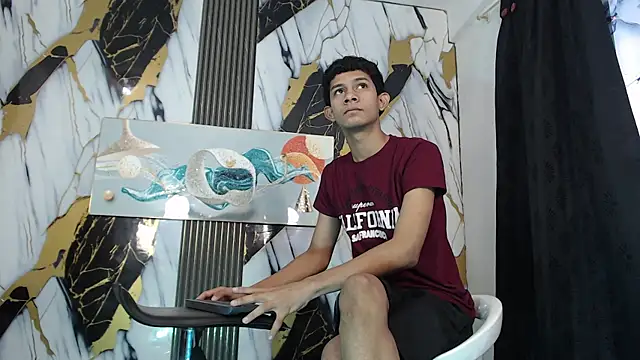 Snapshot of TWINKS_BOYSX chatting on June 8, 2026, 3:34 pm TWINKS BOYSX online show from June 8, 2026, 3:34 pm