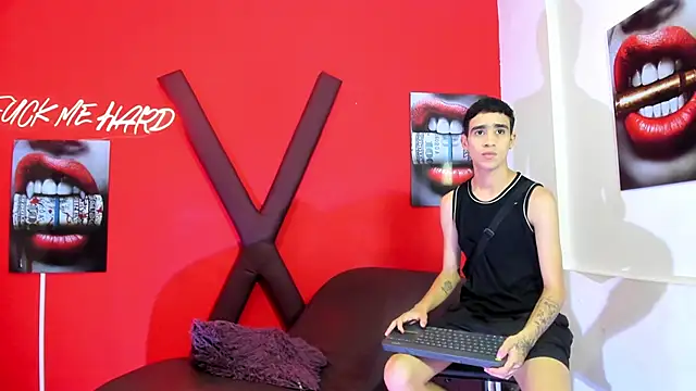 Snapshot of TWINKS_BOYSX chatting on May 8, 2026, 1:42 am TWINKS BOYSX online show from May 8, 2026, 1:42 am