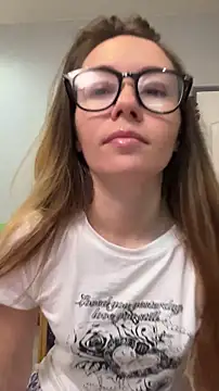 Snapshot of Mini_girl_do_it_better chatting on May 25, 2026, 11:47 pm Mini girl do it better online show from May 25, 2026, 11:47 pm