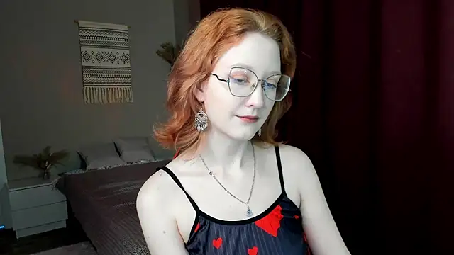 Snapshot of LunaTerry chatting on May 13, 2026, 8:10 am LunaTerry online show from May 13, 2026, 8:10 am