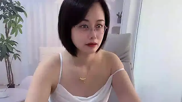 Snapshot of Naomi_Z chatting on June 1, 2026, 11:37 pm Naomi Z online show from June 1, 2026, 11:37 pm