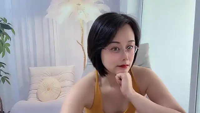 Snapshot of Naomi_Z chatting on May 15, 2026, 10:52 pm Naomi Z online show from May 15, 2026, 10:52 pm