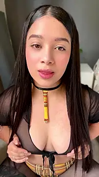 Snapshot of GlimmerRosse chatting on June 25, 2026, 5:18 pm GlimmerRosse online show from June 25, 2026, 5:18 pm