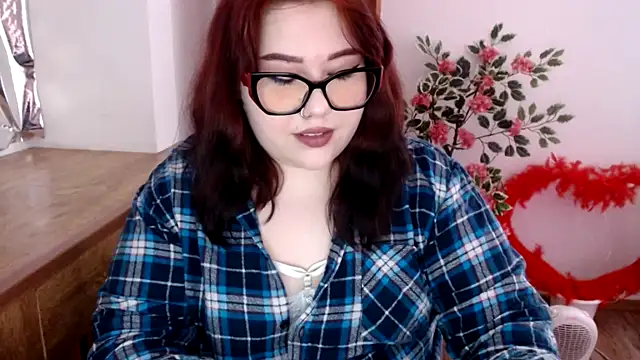 Snapshot of KarolinasHot chatting on June 10, 2026, 6:53 pm KarolinasHot online show from June 10, 2026, 6:53 pm