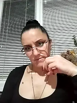 MillaMia45 online show from May 9, 2026, 7:28 pm