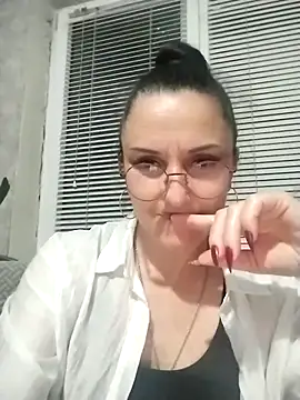 MillaMia45 online show from May 11, 2026, 7:44 pm