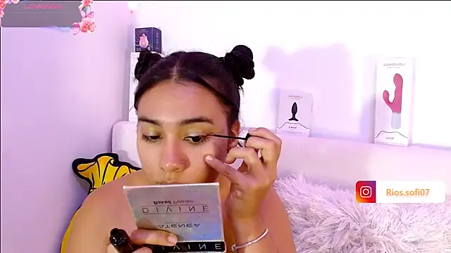  Sofi Rios  online show from May 14, 2026, 5:04 am