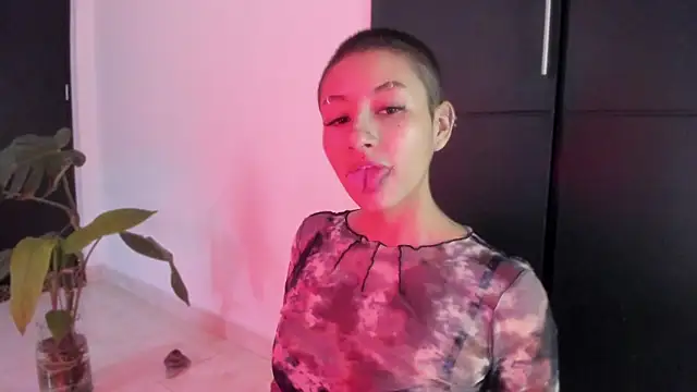vandalovee  online show from June 13, 2026, 2:48 pm