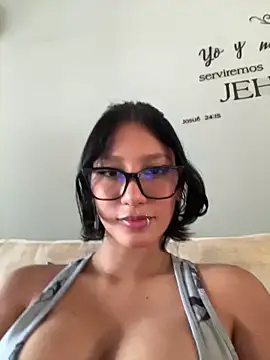 Snapshot of yazmin_rouse_ chatting on June 11, 2026, 4:59 pm yazmin rouse online show from June 11, 2026, 4:59 pm