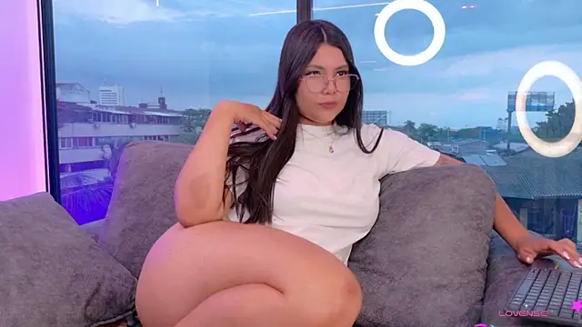 Eva-Apple online show from May 12, 2026, 9:43 pm