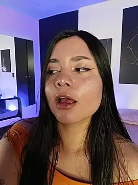 Snapshot of Eva-Apple chatting on May 9, 2026, 9:18 pm Eva-Apple online show from May 9, 2026, 9:18 pm