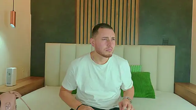 Snapshot of Luna_and_Jacksonn chatting on June 5, 2026, 12:37 am Luna and Jacksonn online show from June 5, 2026, 12:37 am