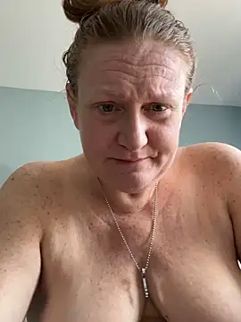 Kellilyn10 online show from May 17, 2026, 5:57 pm