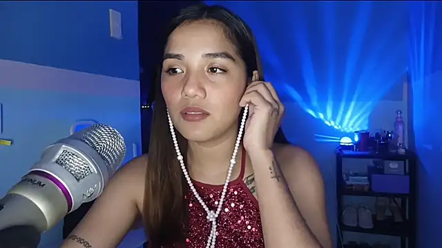 Snapshot of AnneHanacek chatting on May 19, 2026, 12:23 pm AnneHanacek online show from May 19, 2026, 12:23 pm