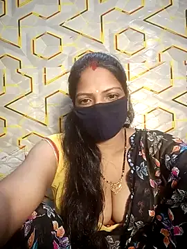 Snapshot of Juli_80 chatting on August 5, 2026, 9:25 am Juli 80 online show from August 5, 2026, 9:25 am