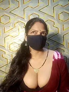 Snapshot of Juli_80 chatting on August 7, 2026, 1:00 am Juli 80 online show from August 7, 2026, 1:00 am