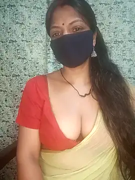 Snapshot of Juli_80 chatting on June 10, 2026, 1:29 am Juli 80 online show from June 10, 2026, 1:29 am