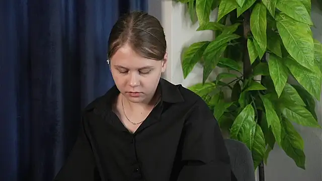 Snapshot of KarleenMcshaw chatting on May 11, 2026, 2:45 pm KarleenMcshaw online show from May 11, 2026, 2:45 pm