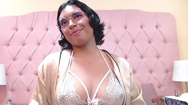 Snapshot of Emmaa_Lexx chatting on May 11, 2026, 6:05 pm Emmaa Lexx online show from May 11, 2026, 6:05 pm