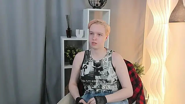 Snapshot of LeidaZinck chatting on May 11, 2026, 2:45 pm LeidaZinck online show from May 11, 2026, 2:45 pm