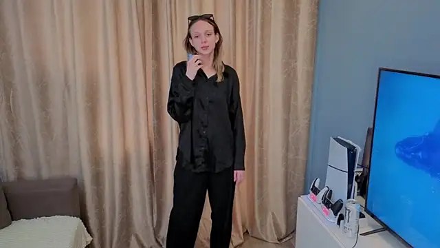 KimbraVietti online show from May 18, 2026, 3:17 pm