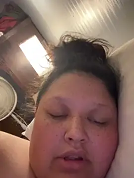 Snapshot of plussizemama chatting on May 17, 2026, 2:00 am plussizemama online show from May 17, 2026, 2:00 am
