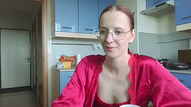 Snapshot of Lucy_Crystal chatting on May 25, 2026, 8:13 am Lucy Crystal online show from May 25, 2026, 8:13 am