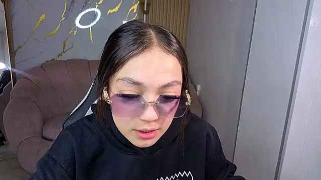 Cinnamon b online show from June 21, 2026, 1:00 am