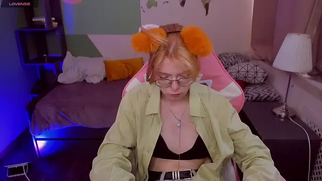 Snapshot of FoxxyyPolly chatting on June 20, 2026, 5:34 am FoxxyyPolly online show from June 20, 2026, 5:34 am