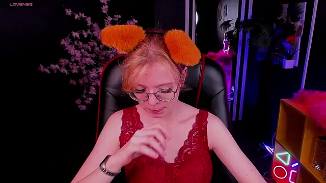 Snapshot of FoxxyyPolly chatting on July 4, 2026, 5:14 am FoxxyyPolly online show from July 4, 2026, 5:14 am