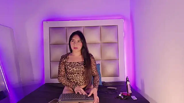 juli 06 online show from June 27, 2026, 9:21 pm