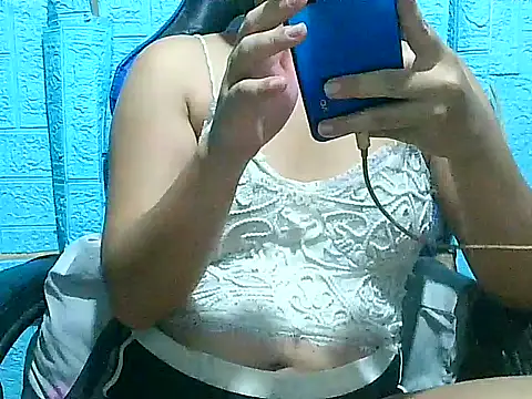 SweetCreamyPussy18 online show from June 4, 2026, 11:42 pm