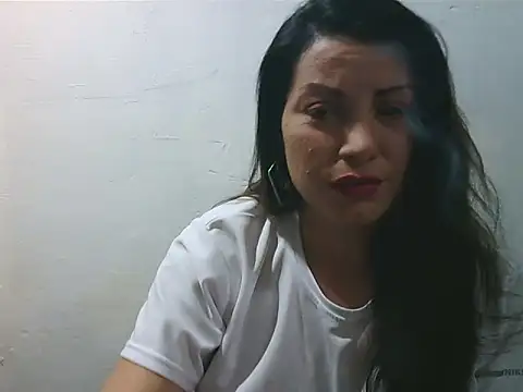 Snapshot of Brun3tt3n chatting on February 17, 2025, 5:55 pm Brun3tt3n online show from February 17, 2025, 5:55 pm