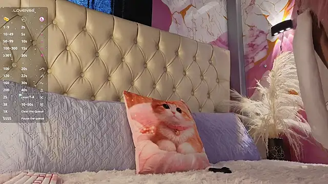 Luna Sissy  online show from May 20, 2026, 8:50 pm