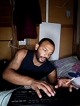 Snapshot of Camodick chatting on November 9, 2025, 6:45 pm Camodick online show from November 9, 2025, 6:45 pm