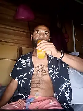 Snapshot of Camodick chatting on February 4, 2026, 6:03 pm Camodick online show from February 4, 2026, 6:03 pm