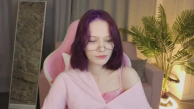 AliceJohansone online show from May 28, 2026, 1:35 am