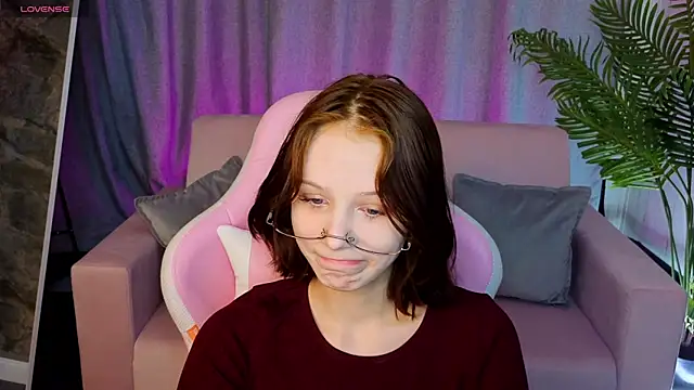 AliceJohansone online show from May 20, 2026, 1:35 am