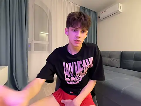 Snapshot of Ryann_Desire chatting on July 16, 2026, 4:59 pm Ryann Desire online show from July 16, 2026, 4:59 pm