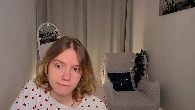 MilanaRayy online show from June 7, 2026, 5:23 am