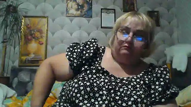MarinaFarina53 online show from June 14, 2026, 6:42 pm