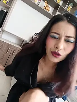 Natashaanurak  online show from May 15, 2026, 5:55 pm