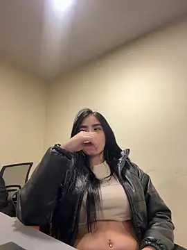 Snapshot of SaraFernandez_ chatting on May 19, 2026, 7:43 pm SaraFernandez online show from May 19, 2026, 7:43 pm
