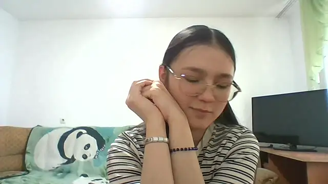 Snapshot of MalindaPerrino chatting on May 11, 2026, 7:54 am MalindaPerrino online show from May 11, 2026, 7:54 am
