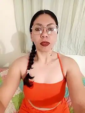 Snapshot of Mia_essence chatting on June 5, 2026, 11:38 am Mia essence online show from June 5, 2026, 11:38 am