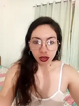 Mia essence online show from May 15, 2026, 1:09 pm