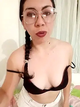 Snapshot of Mia_essence chatting on June 6, 2026, 12:16 am Mia essence online show from June 6, 2026, 12:16 am
