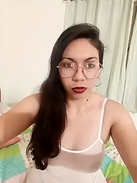 Mia essence online show from May 15, 2026, 1:03 am